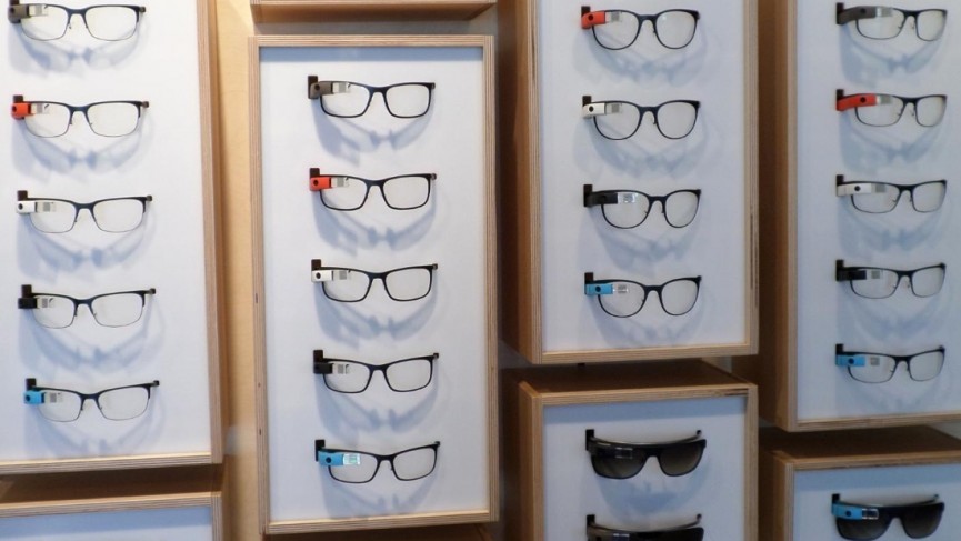 google-glass-store-display-1500x1000-1421683769-bRT7-column-width-inline