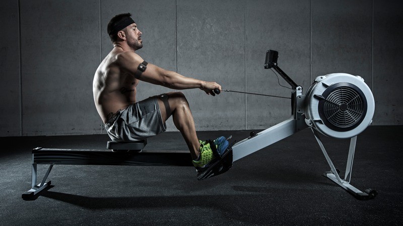 gymwatch-man-with-rowing-machine-and-sensor-duo-1415785471-uuaK-column-width-inline