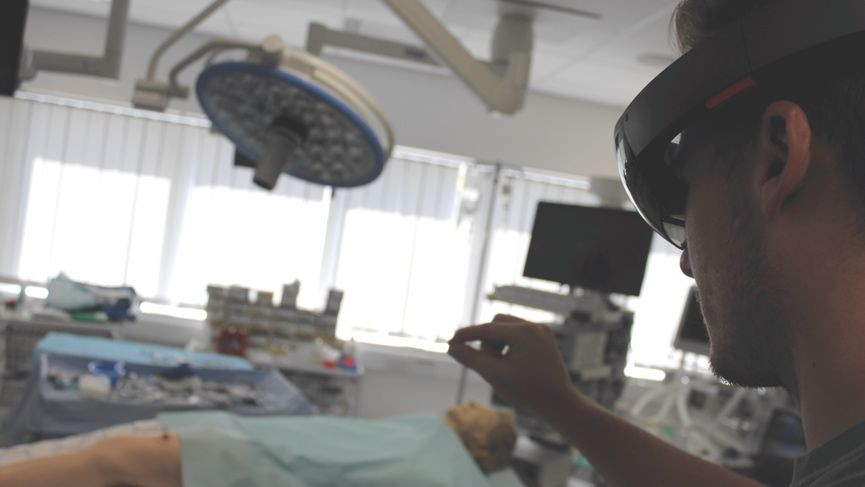 Microsoft HoloLens is finding its way into the operating theatre