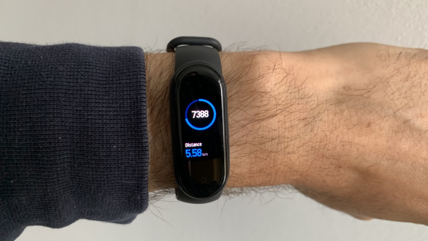 Xiaomi Mi Smart Band 5 review: budget band bosses the basics