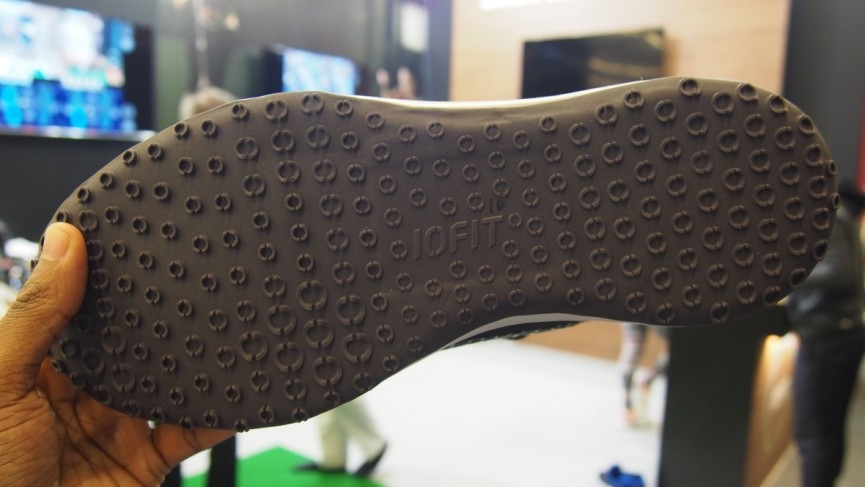 Iofit smart shoes first look: Fixing golf swings and squats from the feet