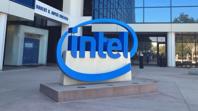 And finally: Oculus Rift boss slams Apple Macs and more...