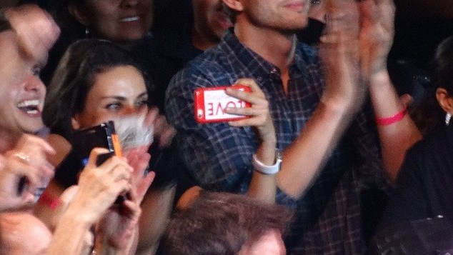 mila-kunis-apple-watch-1475551545-CVfJ-column-width-inline