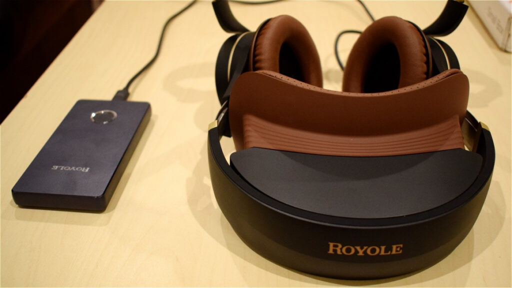 Living with the Royole Moon, a wearable home cinema