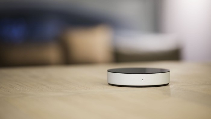 neeo-smart-remote-3-1423500113-4w8s-column-width-inline