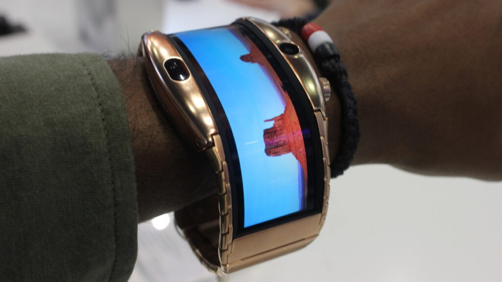Nubia Alpha first look: A bonkers bendy smartwatch that's not actually that bendy