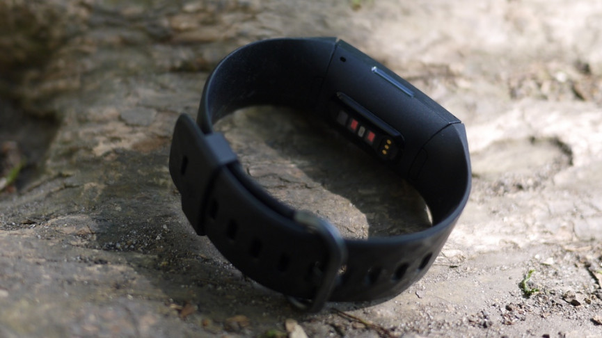 Fitbit Charge 4 vs Versa 2: Make the right choice