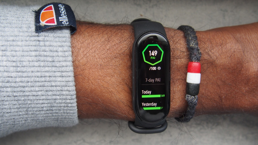 Xiaomi Mi Band 6 v Amazfit Band 5: cheap trackers face-off