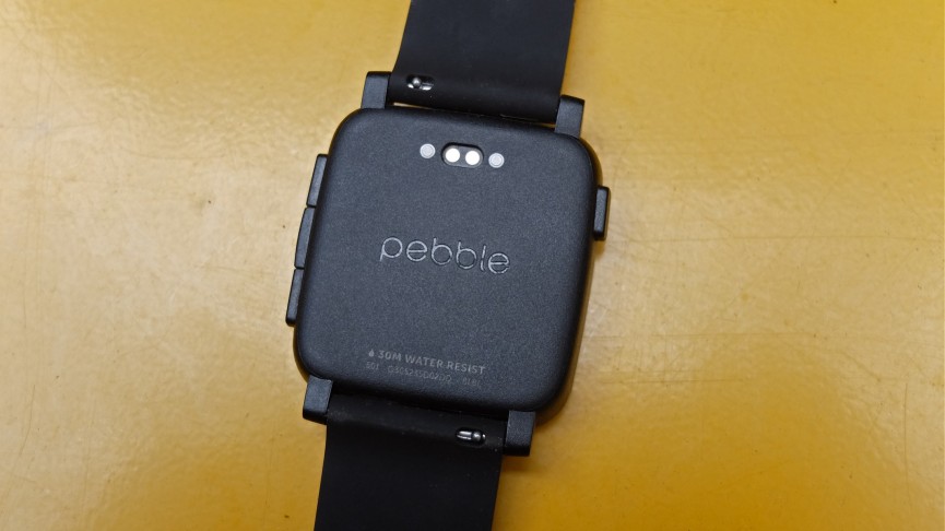 pebble-time-review-back-1435760832-nvtu-column-width-inline