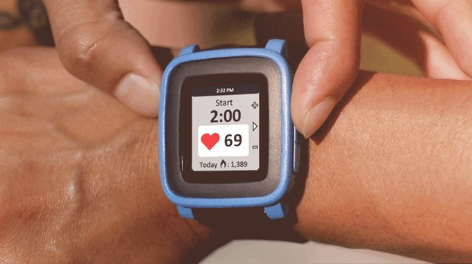 Pebble Time gets heart rate monitoring and wireless charging with TYLT VU Pulse