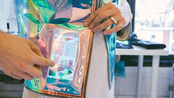 Wearable tech at NYFW 2017: Data dresses, LEDs, NFC and VR fashion shows