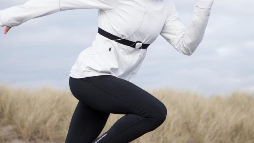 Shft IQ coaches runners from the feet and the chest