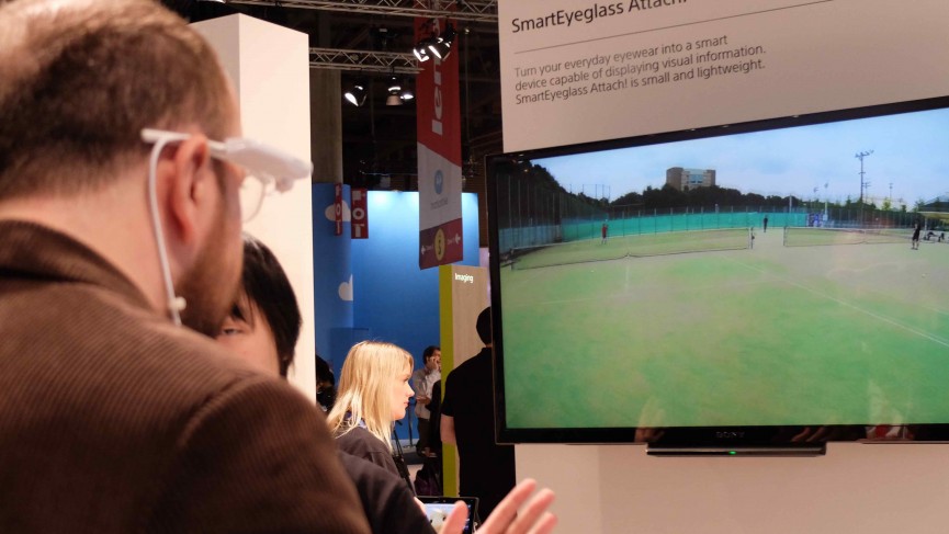 sony-smarteyeglass-attach-4-1425288788-PZJj-column-width-inline