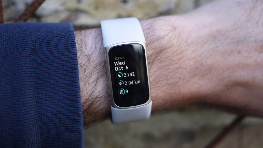 Xiaomi Mi Band 7 v Fitbit Charge 5