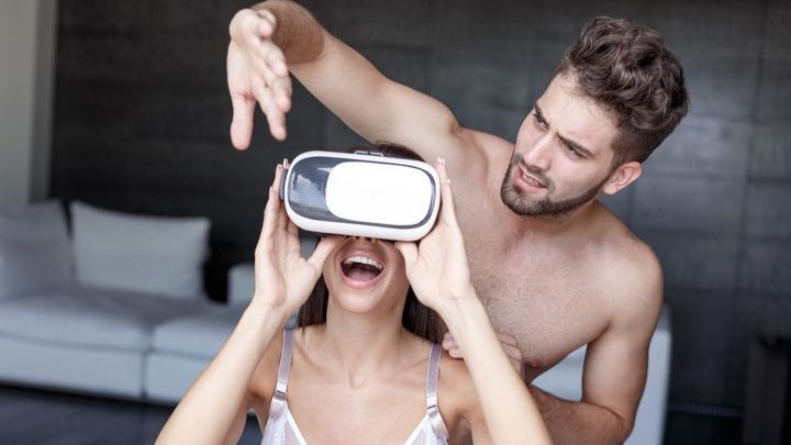 Analysing the deeper context behind stock images of people in VR