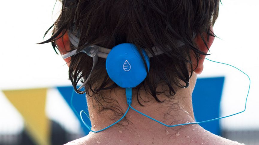 Waterfi's Swimcast lets you wirelessly stream your music underwater