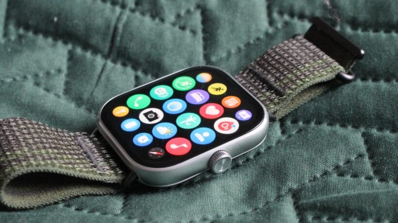 Xiaomi HyperOS app screen smartwatch