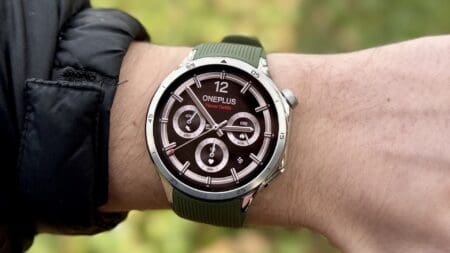 oneplus-watch-3-outside