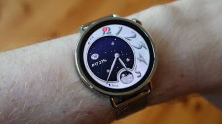 The Xiaomi Watch S4 41mm homescreen.