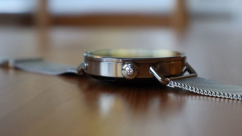 The Sunset Gold version of the Xiaomi Watch S4 41mm has a lab-grown diamond in the rotating crown