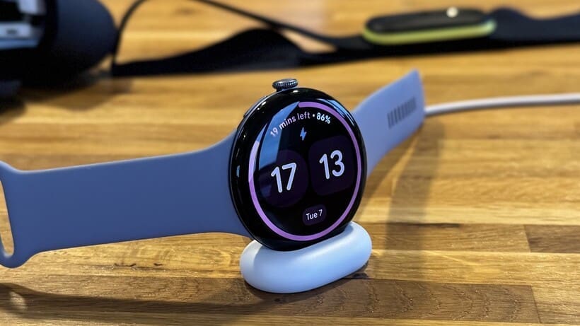 google-pixel-watch-4-charging-battery