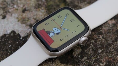 apple-watch-se-3-snoopy-watch-face-off-wrist