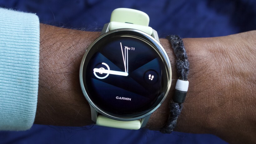 garmin venu 4 on wrist