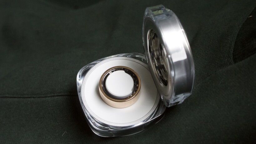 Luna smart ring charging case