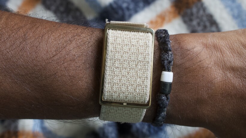 polar loop on wrist