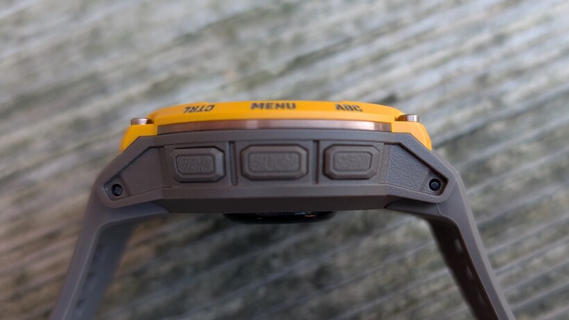 garmin-instinct-crossover-amoled-side-on